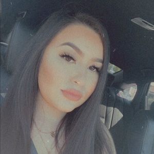 Meet your Posher, Anahi